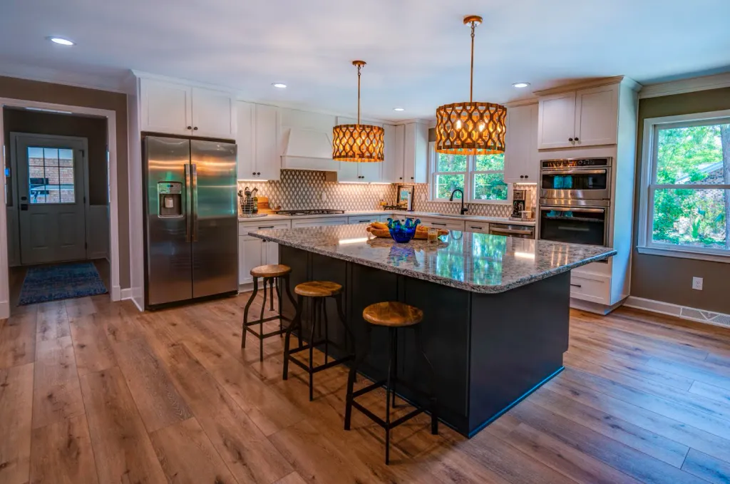 Kitchen Island With Seating and Built-In Appliances